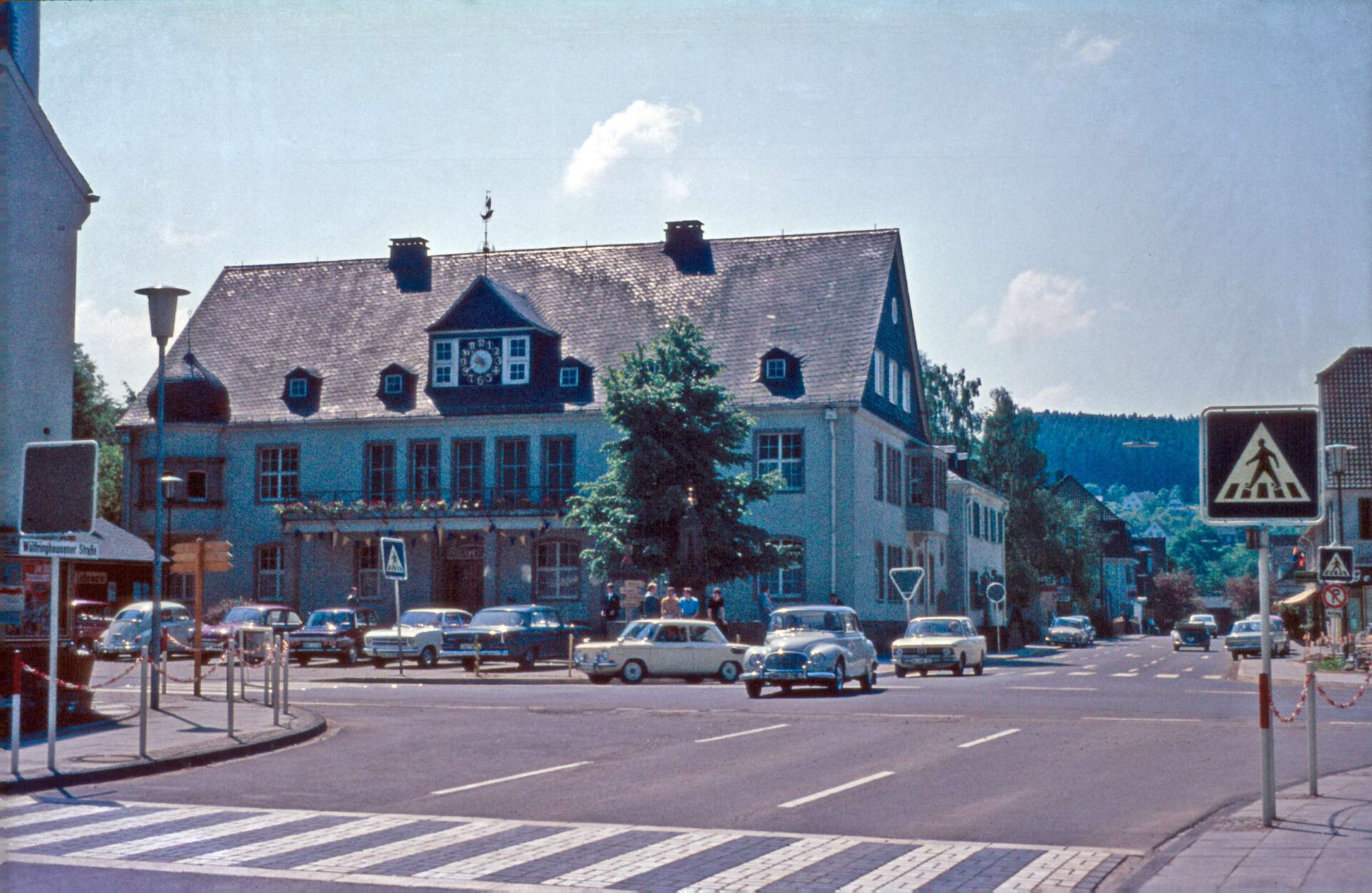 1970: die Kreuzung im Wiehler Zentrum vor Verlegung der Wülfringhausener Straße