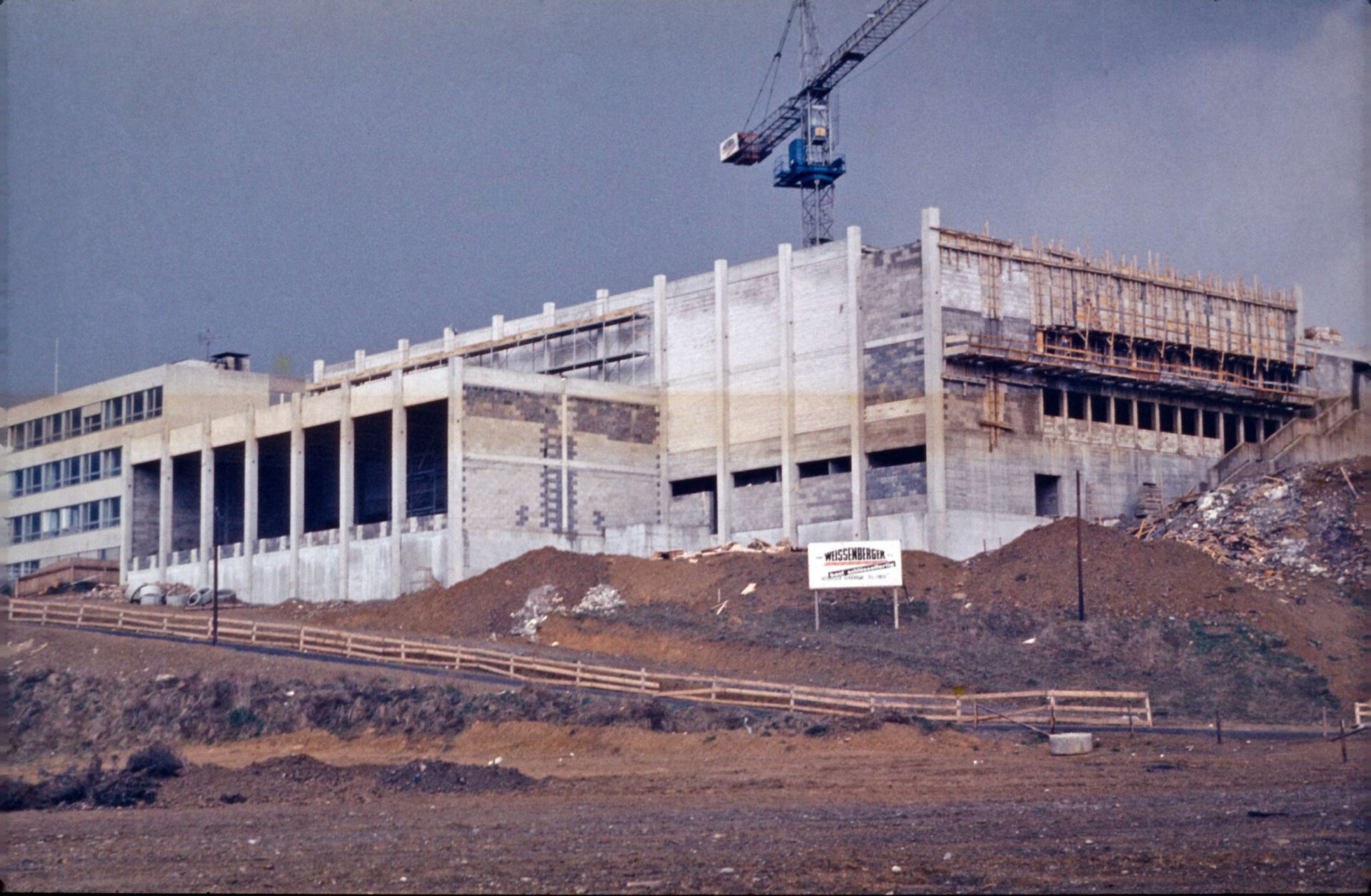1972 im Bau: die Schwimmhalle des Schulzentrums Bielstein